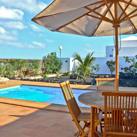 Belvilla By Oyo Mango 4 Pax Villa